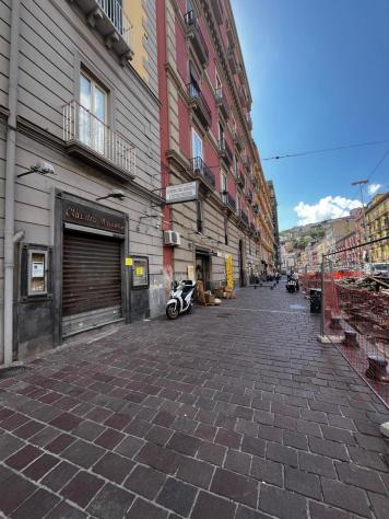 negozio in affitto a Napoli in zona Chiaia