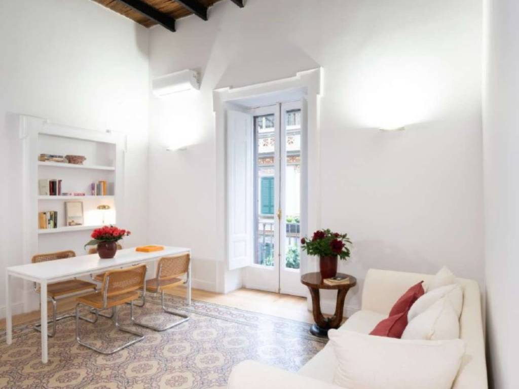 appartamento in affitto a Napoli in zona Chiaia