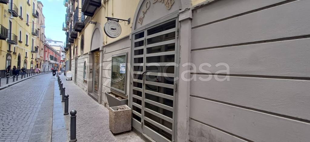 negozio in affitto a Napoli in zona Chiaia