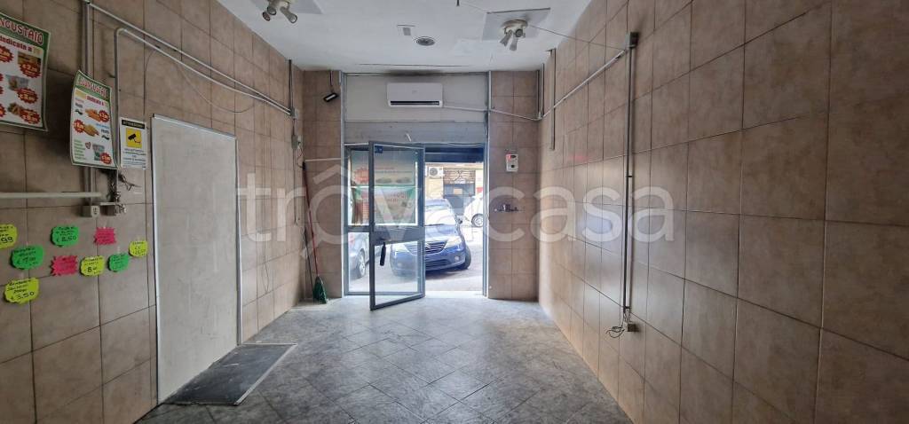 negozio in affitto a Napoli in zona Pendino / San Giuseppe