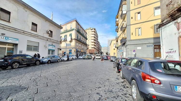 negozio in affitto a Napoli