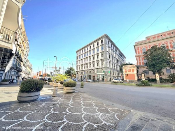 negozio in affitto a Napoli in zona Chiaia