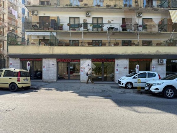 negozio in affitto a Napoli in zona Camaldoli