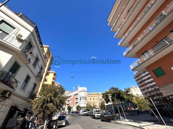 negozio in affitto a Napoli in zona Arenella