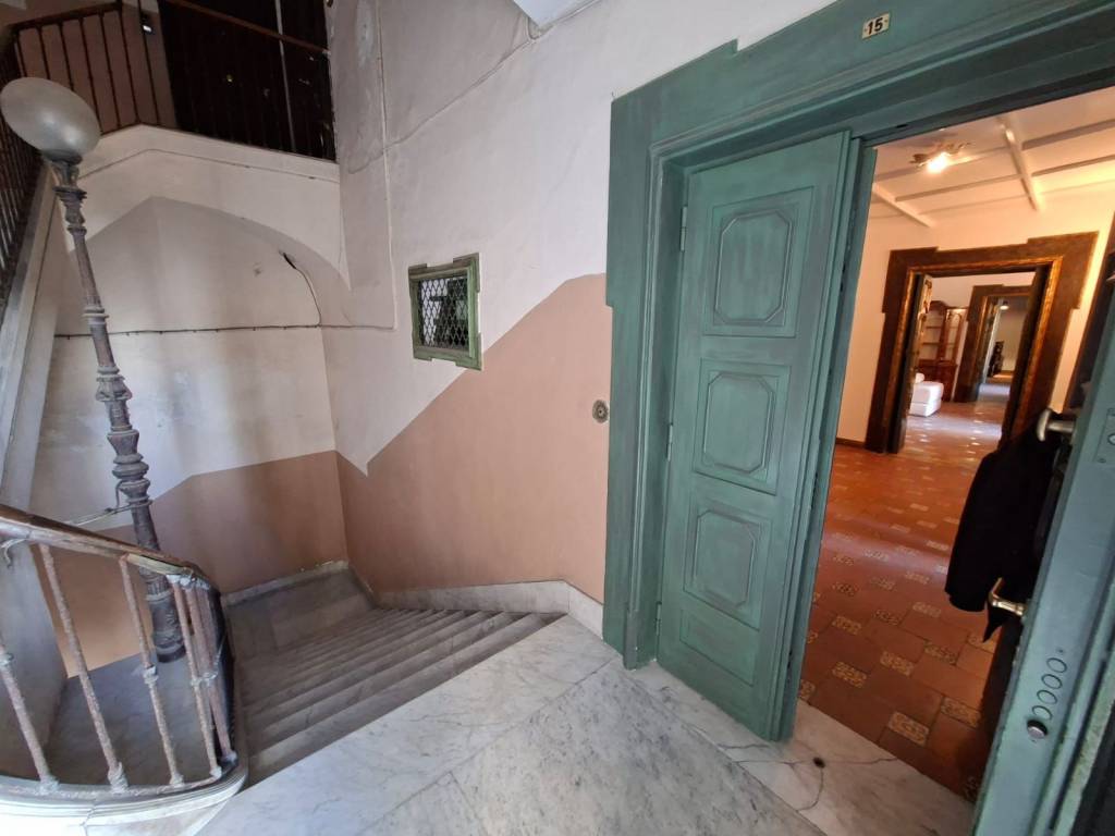 appartamento in affitto a Napoli in zona Chiaia