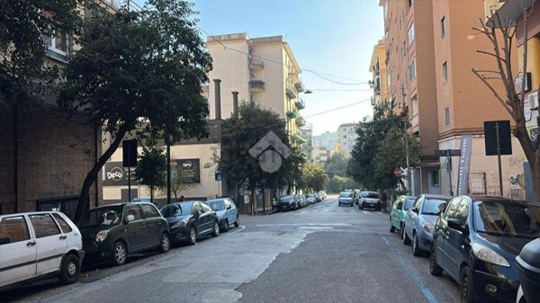 locale commerciale in affitto a Napoli in zona Arenella