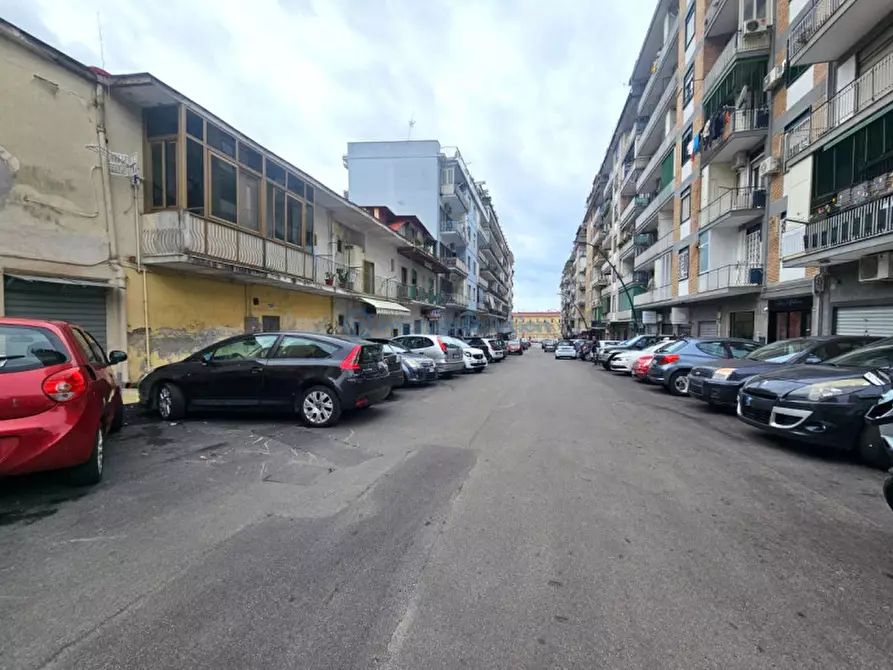 negozio in affitto a Napoli in zona Fuorigrotta