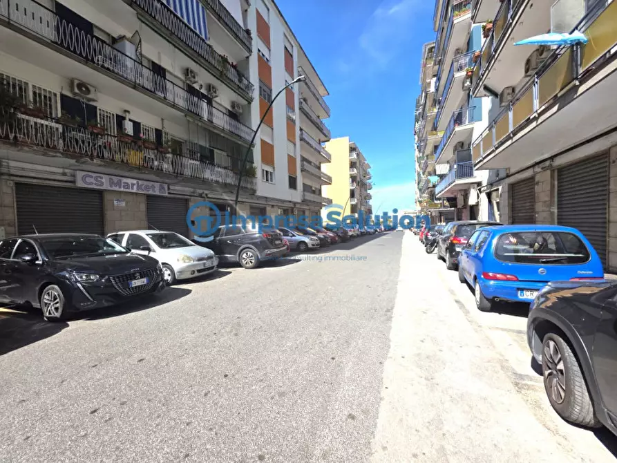 negozio in affitto a Napoli in zona Fuorigrotta