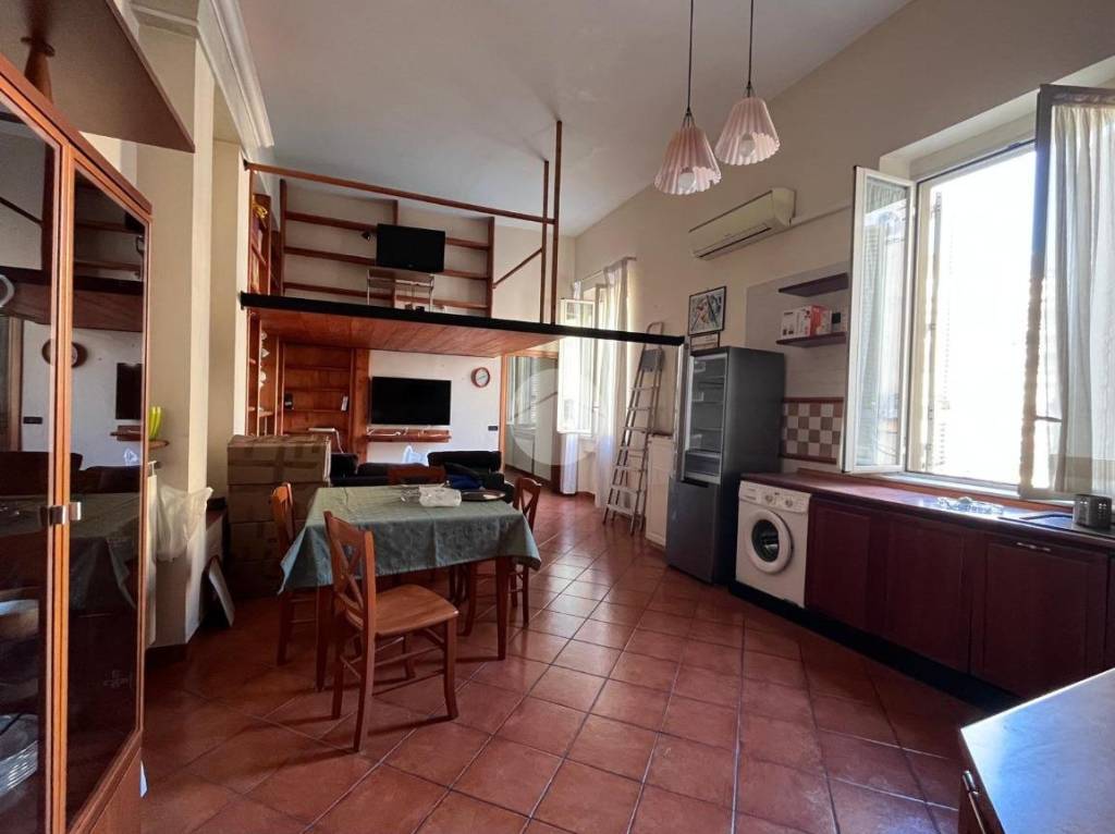 appartamento in affitto a Napoli in zona San Carlo all'Arena