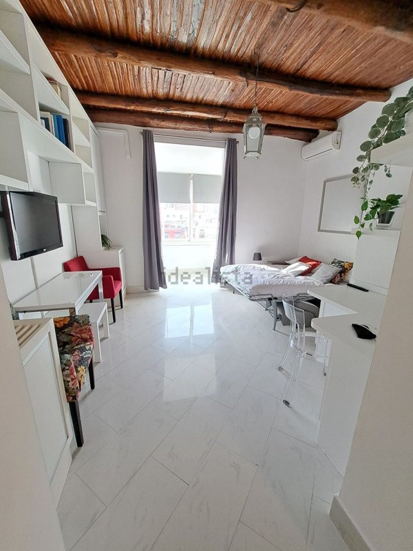 appartamento in affitto a Napoli in zona Chiaia
