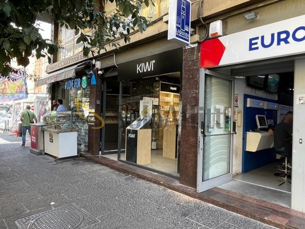 locale commerciale in affitto a Napoli
