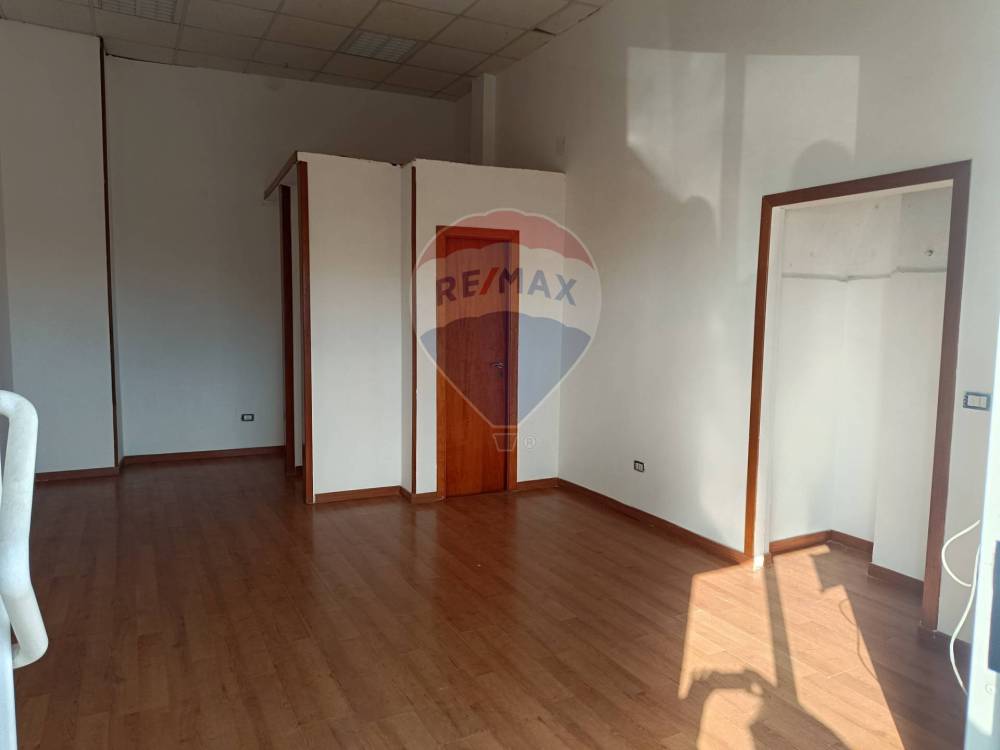 locale commerciale in affitto a Napoli