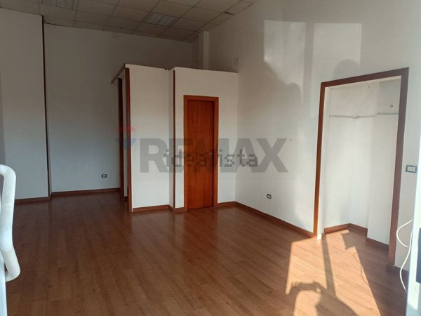 locale commerciale in affitto a Napoli in zona Chiaia