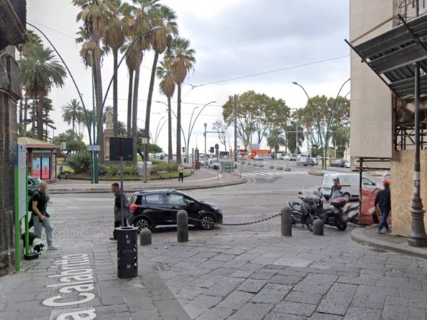 negozio in affitto a Napoli in zona Chiaia