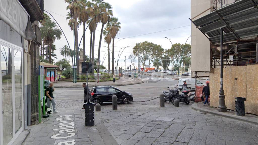 negozio in affitto a Napoli in zona Chiaia