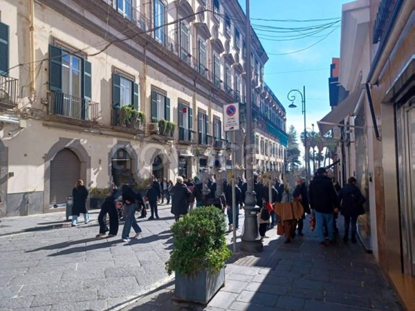 negozio in affitto a Napoli in zona Chiaia