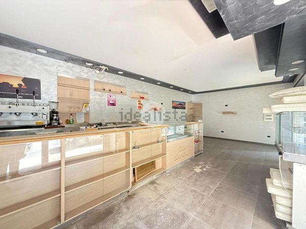 negozio in affitto a Napoli in zona Pianura