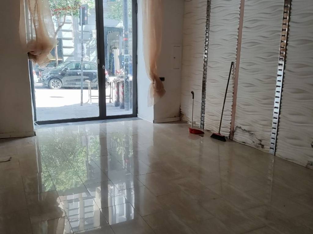 negozio in affitto a Napoli in zona Pendino / San Giuseppe