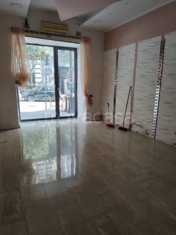 negozio in affitto a Napoli in zona Pendino / San Giuseppe