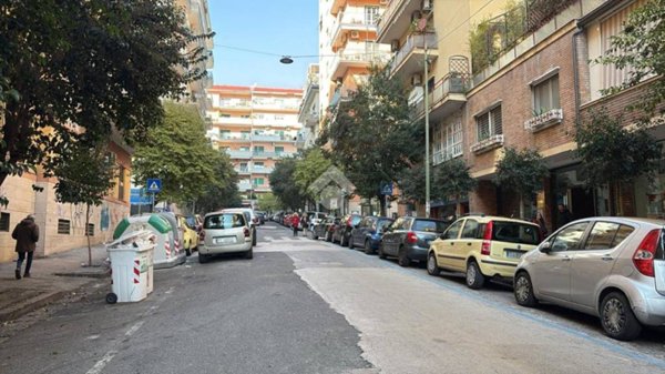 negozio in affitto a Napoli in zona Arenella