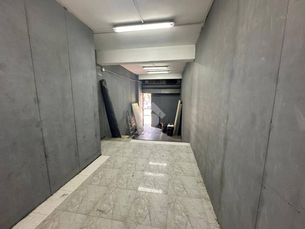 negozio in affitto a Napoli in zona Secondigliano