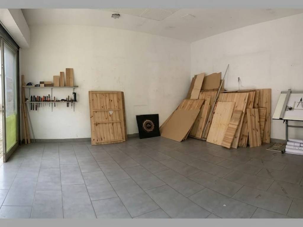 negozio in affitto a Napoli in zona Camaldoli