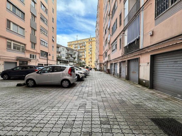 locale di sgombero in affitto a Napoli in zona Arenella