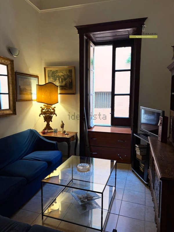 appartamento in affitto a Napoli in zona Chiaia