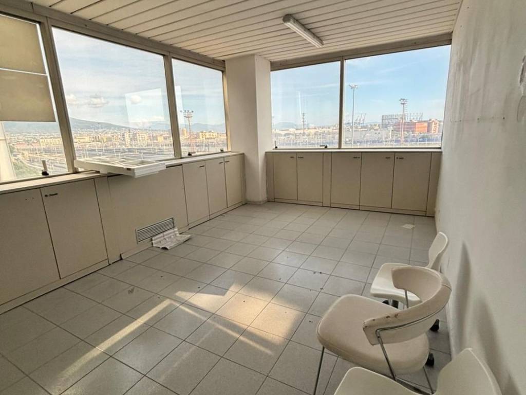 ufficio in affitto a Napoli in zona Poggioreale