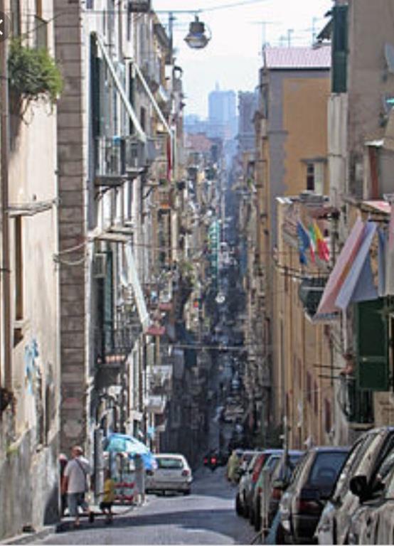 camera singola in affitto a Napoli in zona Montecalvario