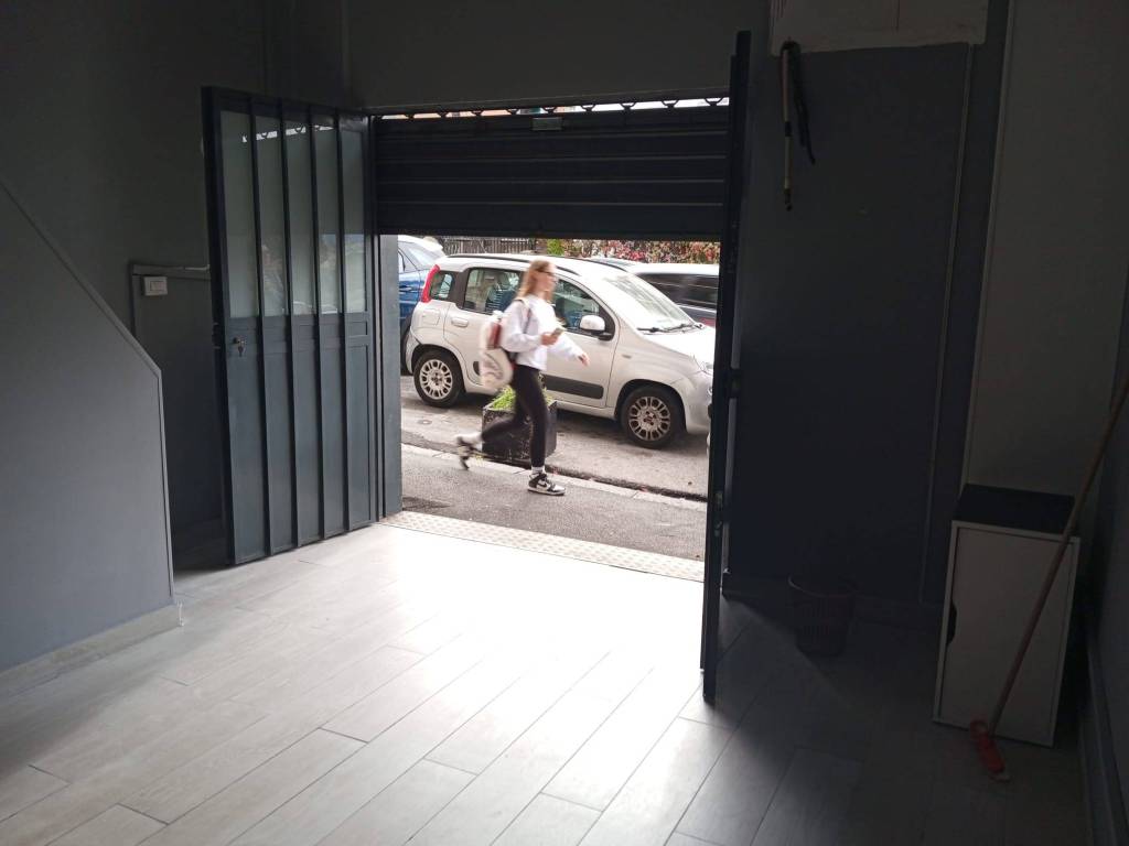 negozio in affitto a Napoli in zona Soccavo