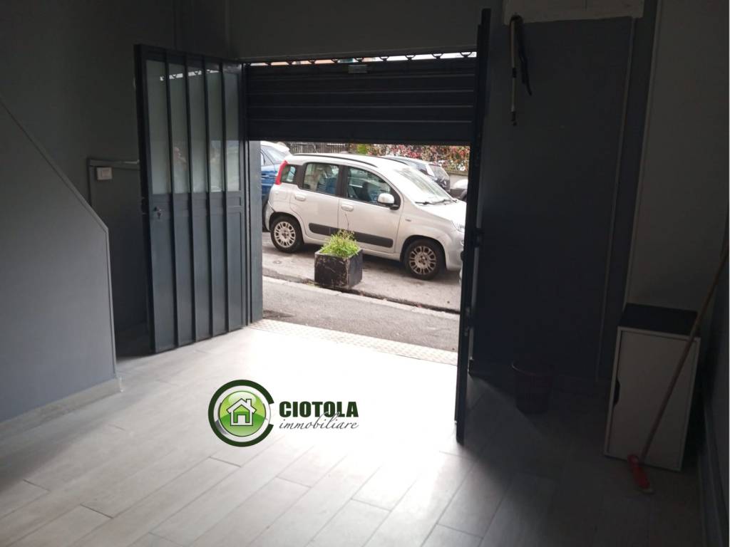 negozio in affitto a Napoli in zona Soccavo