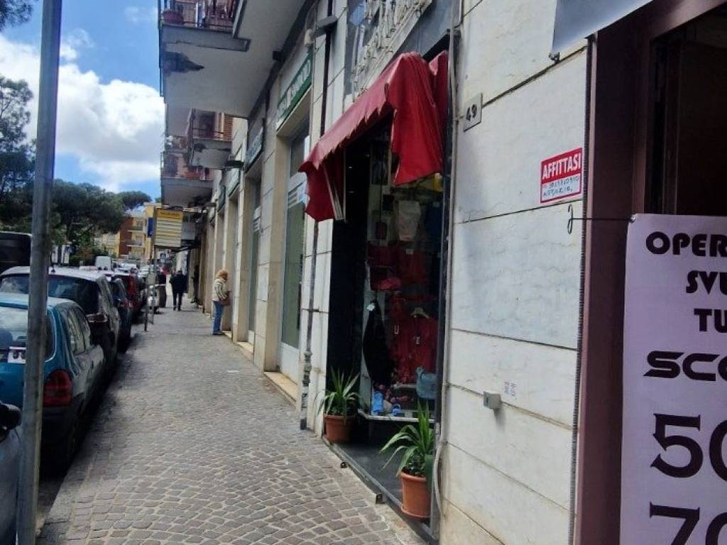 negozio in affitto a Napoli in zona Capodimonte / Colli Aminei