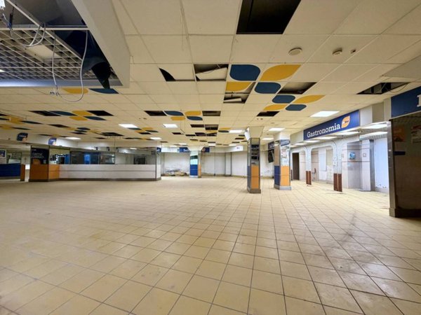 negozio in affitto a Napoli in zona Capodimonte / Colli Aminei