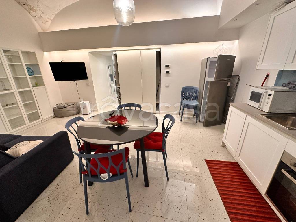 appartamento in affitto a Napoli in zona Chiaia