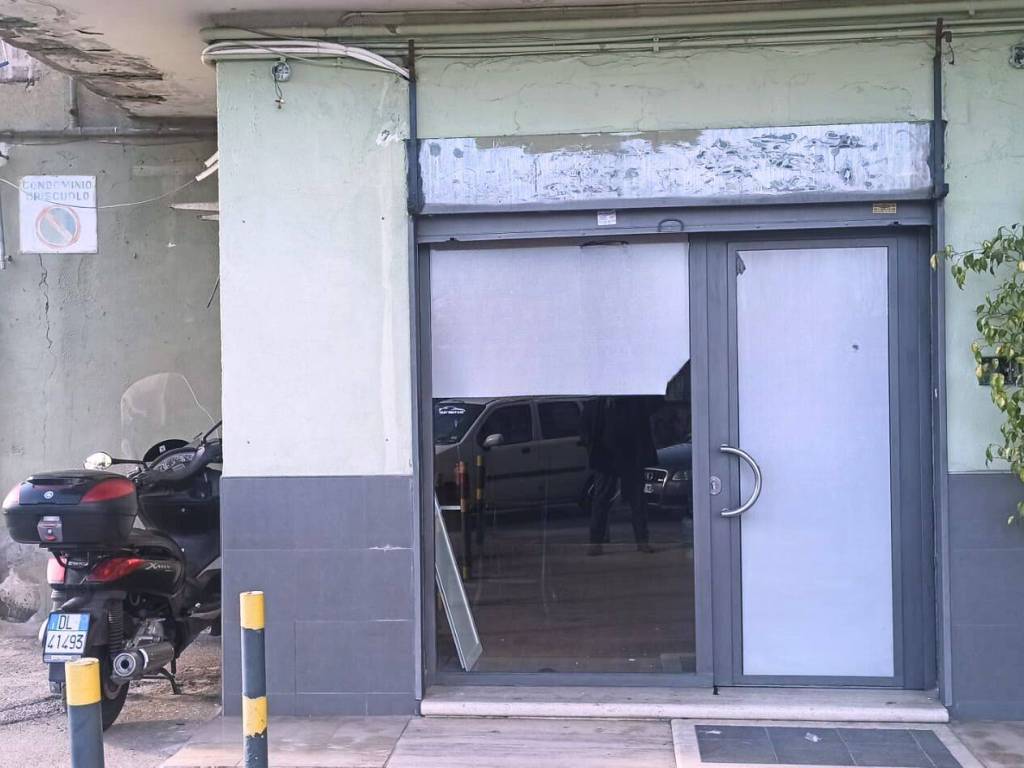 negozio in affitto a Napoli in zona Pianura