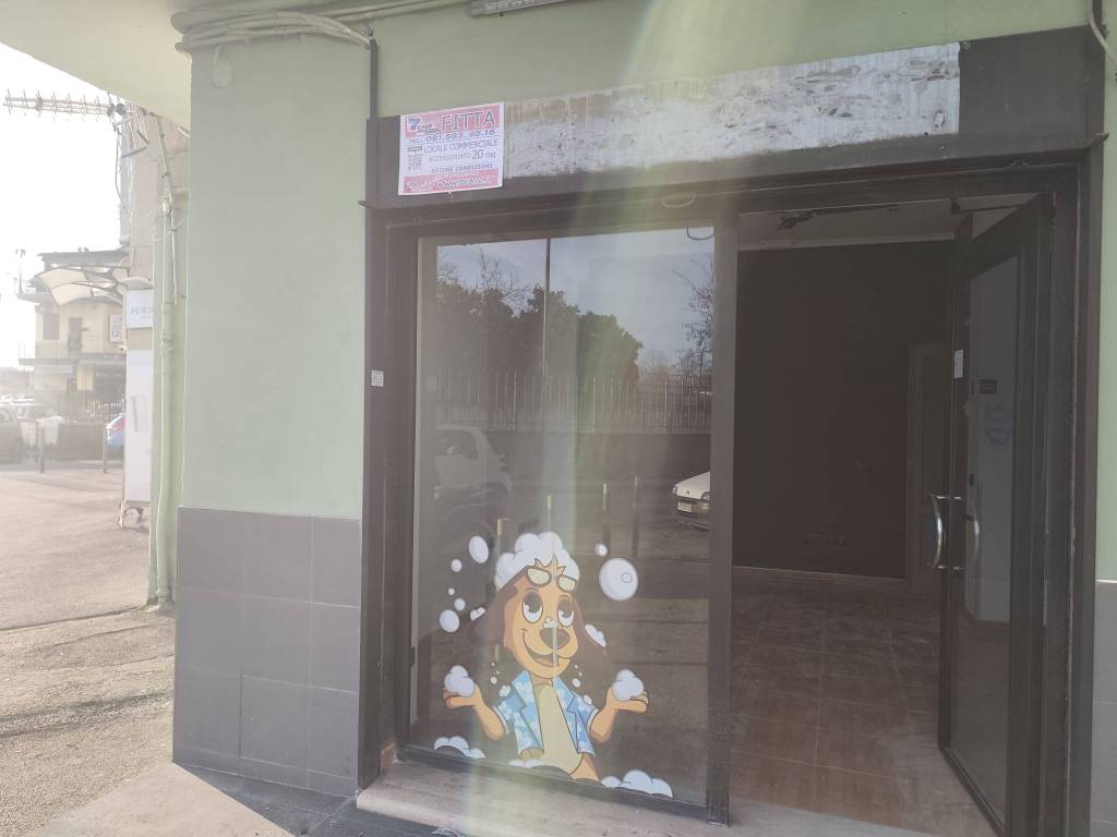 negozio in affitto a Napoli in zona Pianura