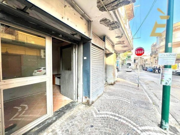 negozio in affitto a Napoli in zona Piscinola