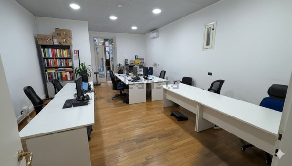 ufficio in affitto a Napoli in zona Chiaia