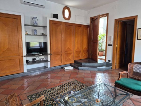 appartamento in affitto a Napoli in zona Chiaia