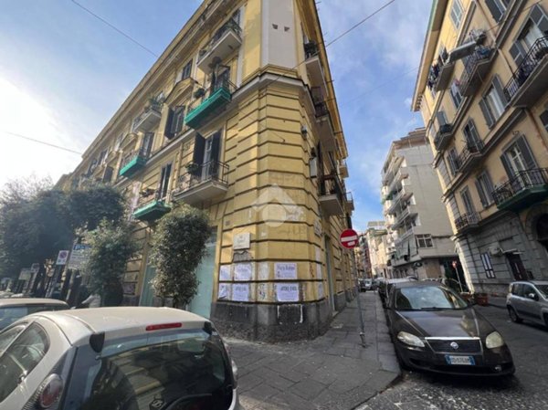 negozio in affitto a Napoli