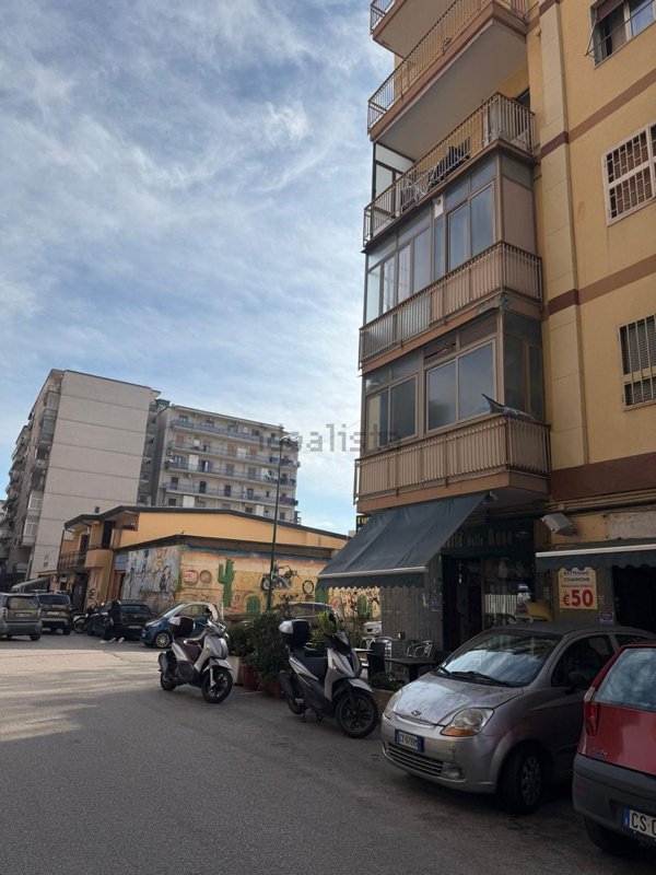 negozio in affitto a Napoli in zona Pianura