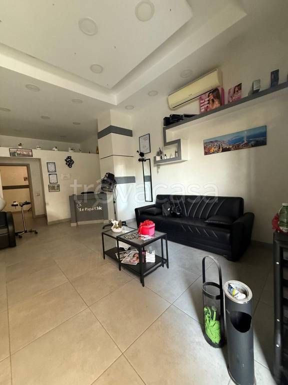 negozio in affitto a Napoli in zona Pianura