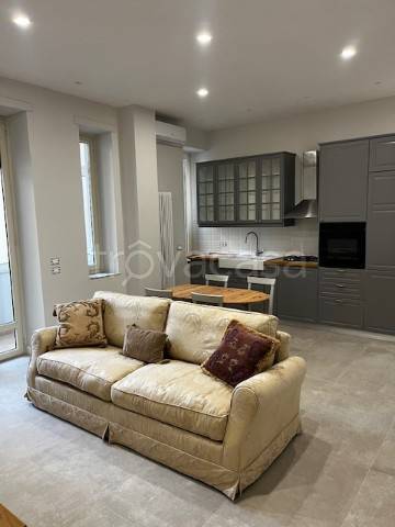 appartamento in affitto a Napoli in zona Chiaia