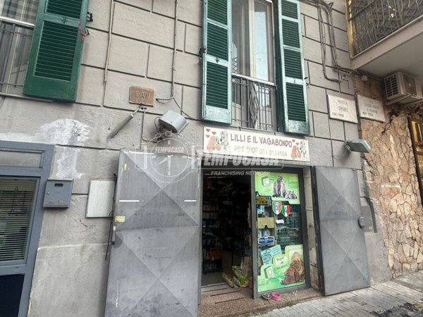 negozio in affitto a Napoli in zona Vomero
