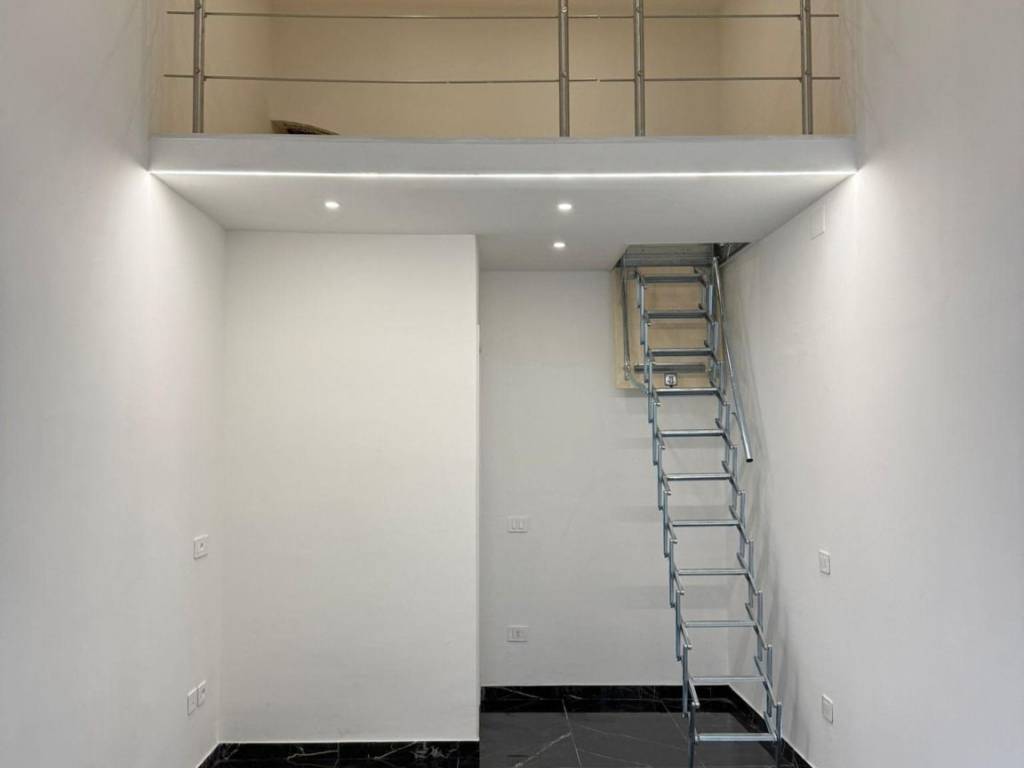 negozio in affitto a Napoli