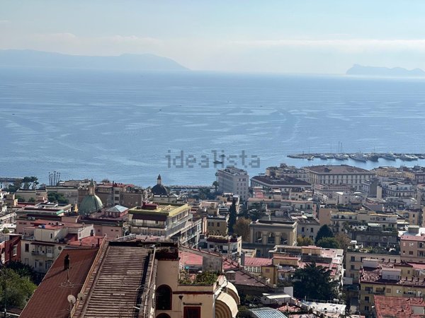 appartamento in affitto a Napoli in zona Chiaia