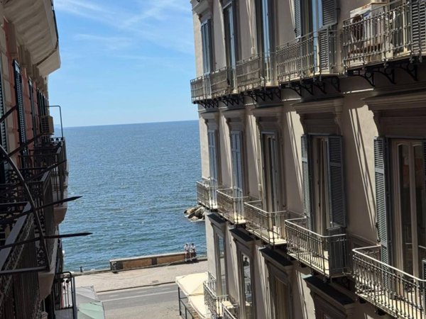 appartamento in affitto a Napoli in zona Chiaia