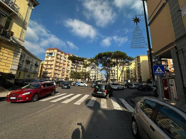negozio in affitto a Napoli in zona Bagnoli