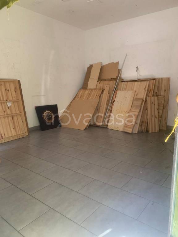 negozio in affitto a Napoli